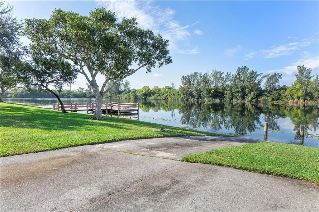 Activo con contrato: $3,050 (3 camas, 2 baños, 1200 Pies cuadrados)