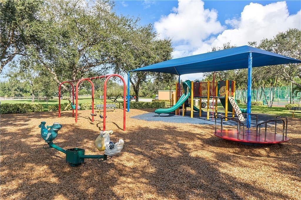 Activo con contrato: $3,050 (3 camas, 2 baños, 1200 Pies cuadrados)