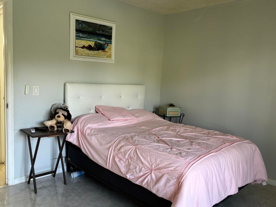 待售: $89,000 (1 贝兹, 1 浴室, 570 平方英尺)