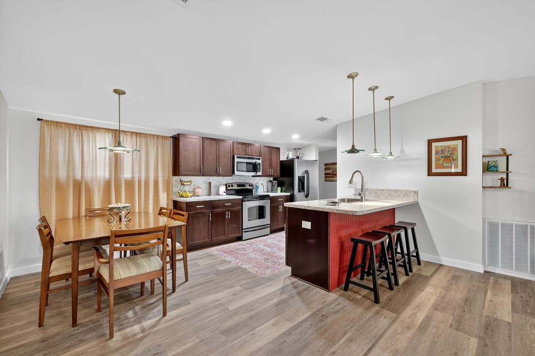 For Sale: $159,000 (2 beds, 2 baths, 1120 Square Feet)