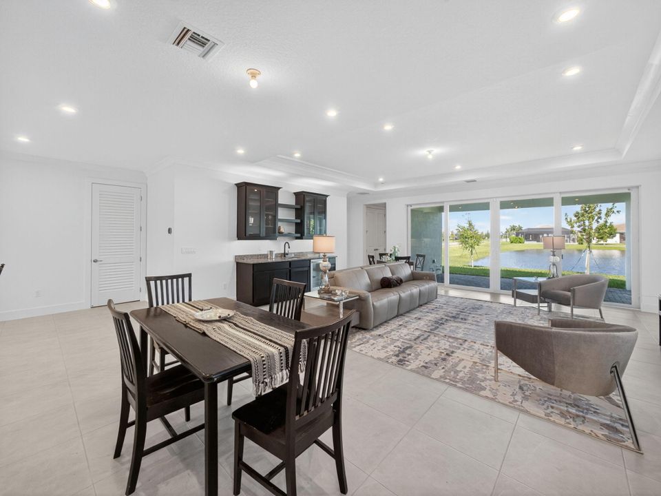 For Sale: $615,000 (2 beds, 2 baths, 2354 Square Feet)