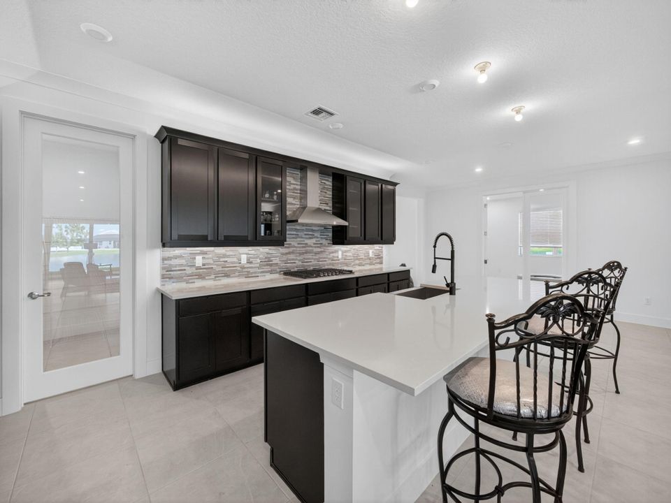 For Sale: $615,000 (2 beds, 2 baths, 2354 Square Feet)