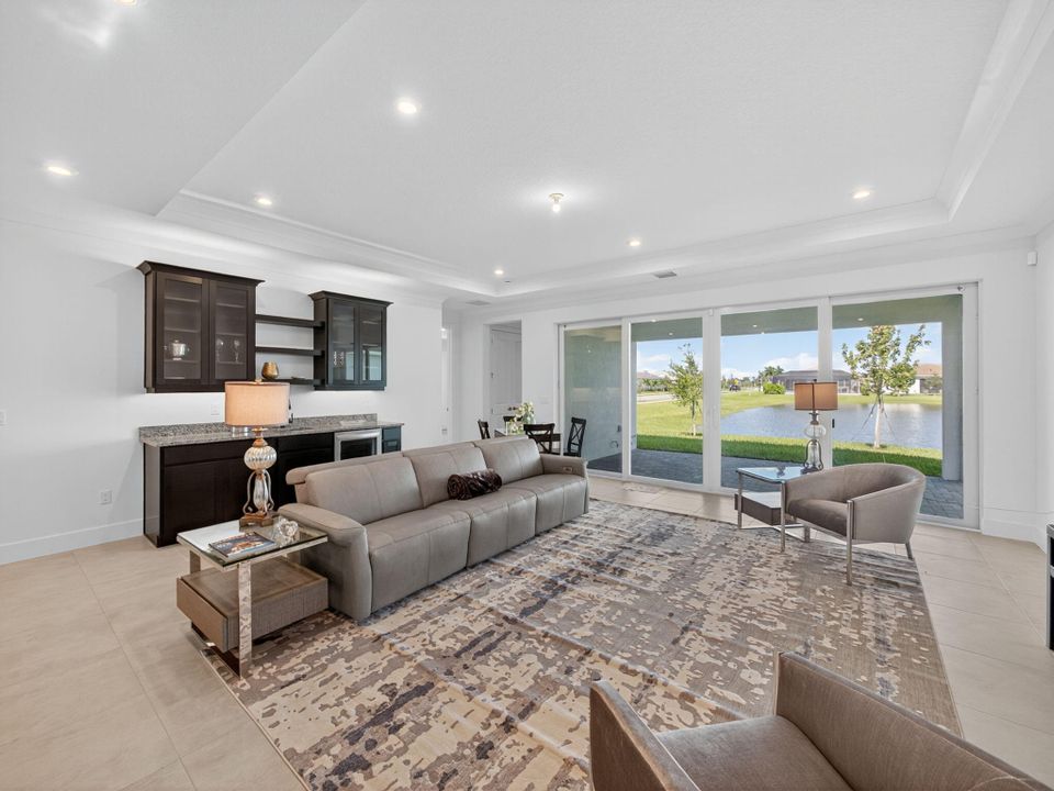 For Sale: $615,000 (2 beds, 2 baths, 2354 Square Feet)