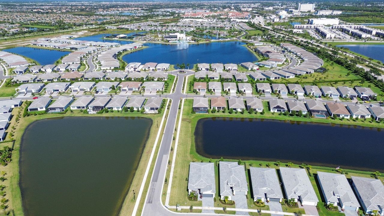 For Sale: $615,000 (2 beds, 2 baths, 2354 Square Feet)