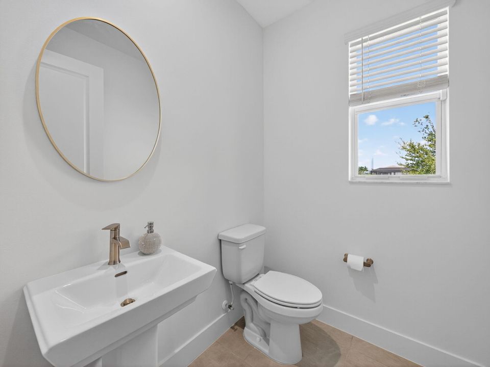 For Sale: $615,000 (2 beds, 2 baths, 2354 Square Feet)