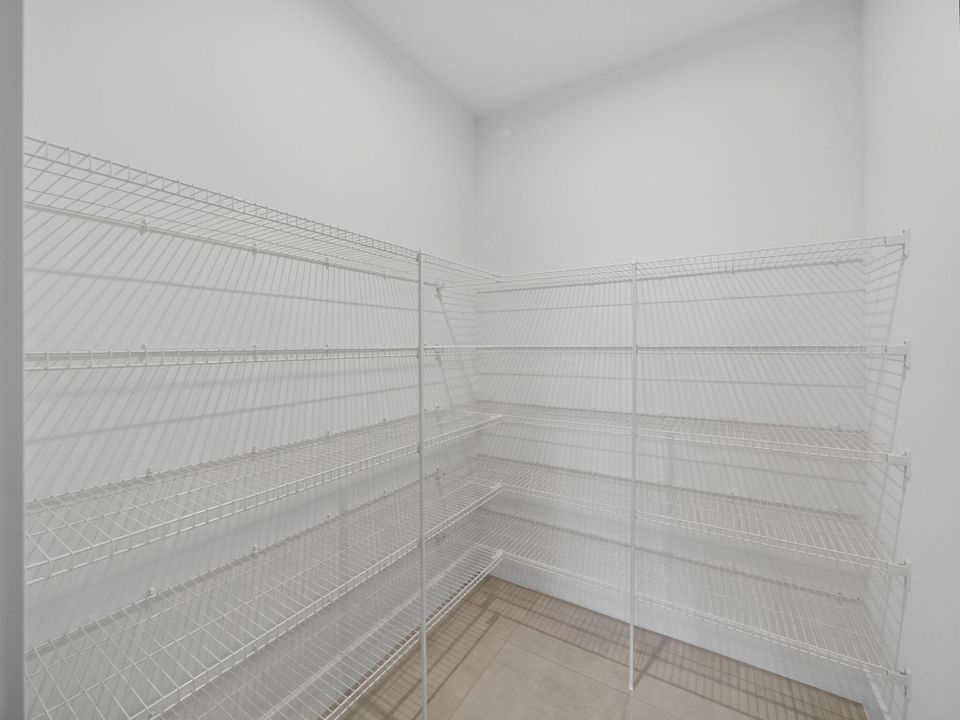 For Sale: $615,000 (2 beds, 2 baths, 2354 Square Feet)