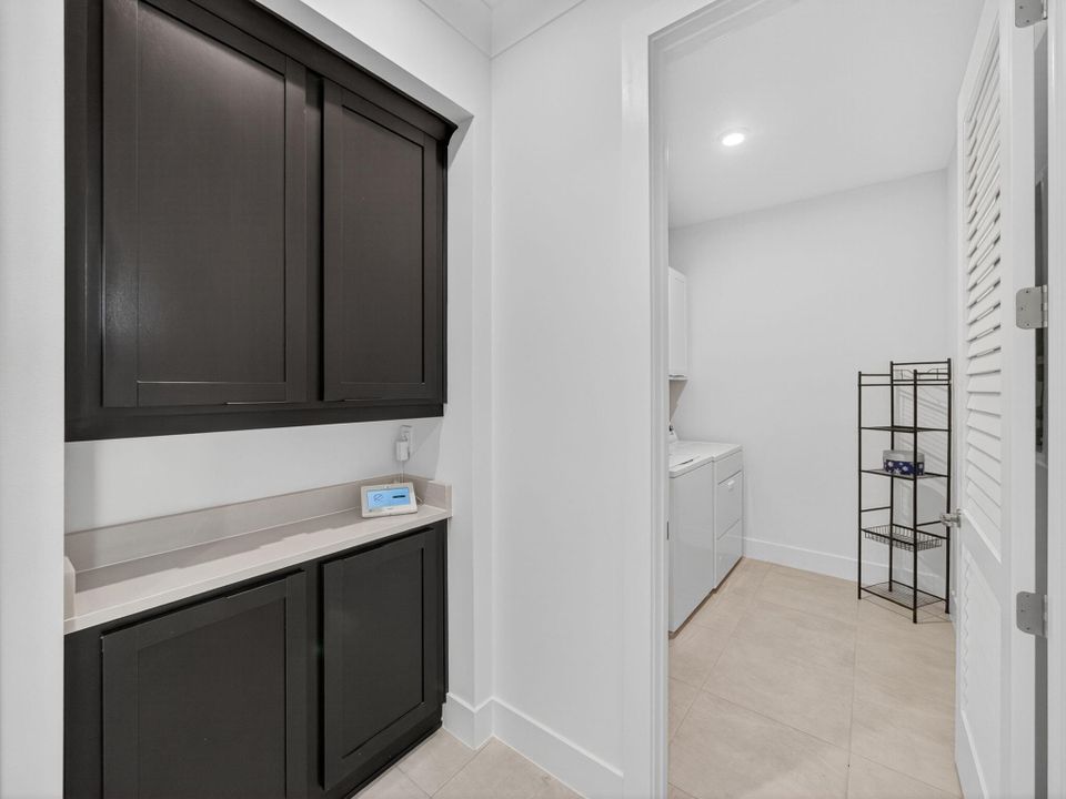 For Sale: $615,000 (2 beds, 2 baths, 2354 Square Feet)