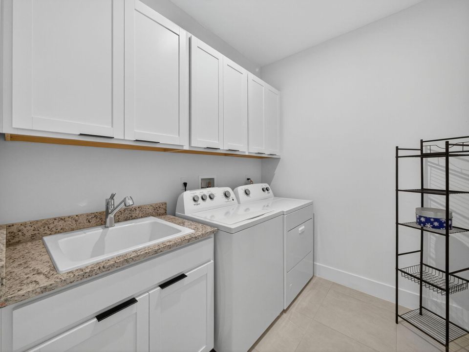 For Sale: $615,000 (2 beds, 2 baths, 2354 Square Feet)