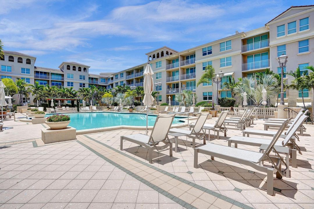 Active With Contract: $995,000 (2 beds, 2 baths, 1816 Square Feet)