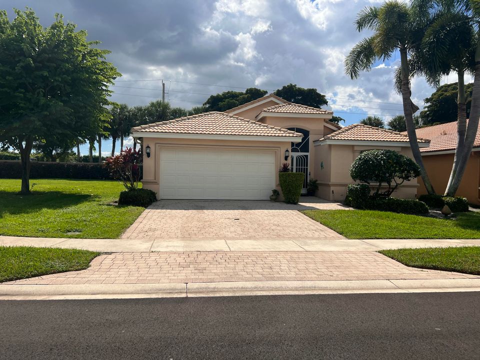 Active With Contract: $350,000 (2 beds, 2 baths, 1951 Square Feet)