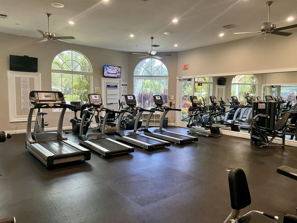 Active With Contract: $350,000 (2 beds, 2 baths, 1951 Square Feet)