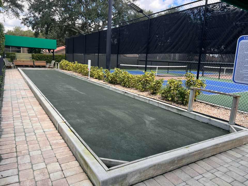 Active With Contract: $350,000 (2 beds, 2 baths, 1951 Square Feet)