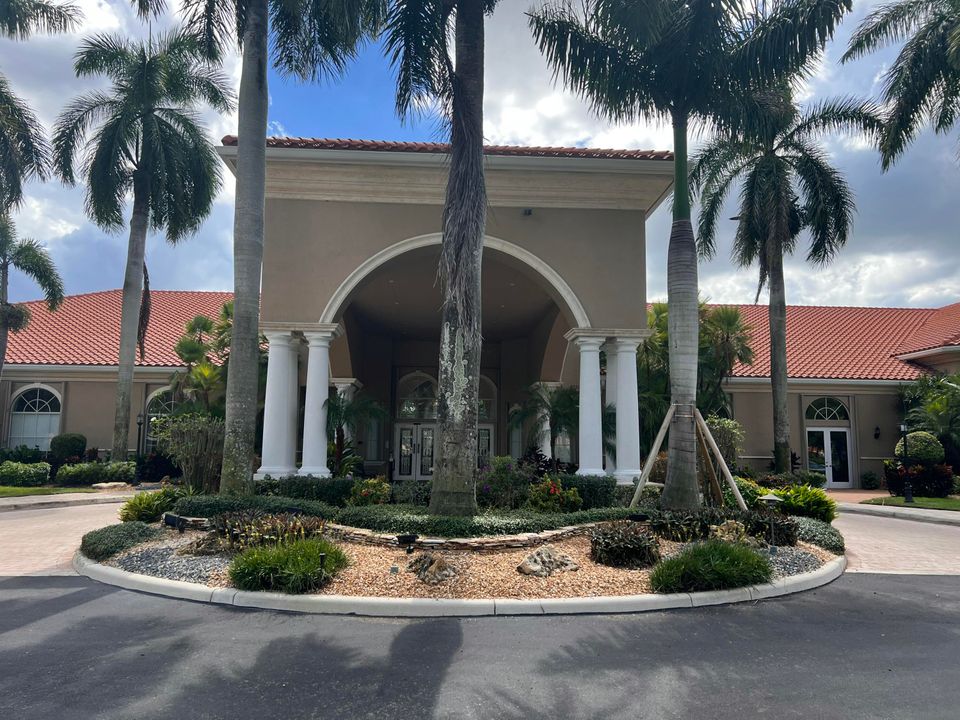 Active With Contract: $350,000 (2 beds, 2 baths, 1951 Square Feet)