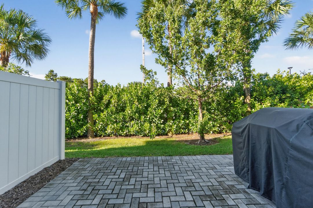 待售: $435,000 (3 贝兹, 2 浴室, 1974 平方英尺)