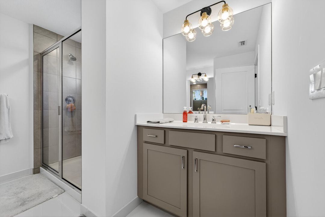 待售: $435,000 (3 贝兹, 2 浴室, 1974 平方英尺)