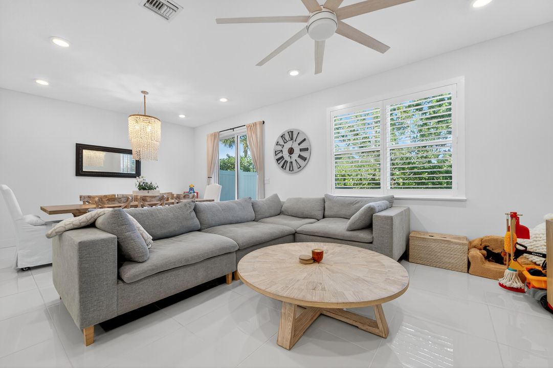 待售: $435,000 (3 贝兹, 2 浴室, 1974 平方英尺)