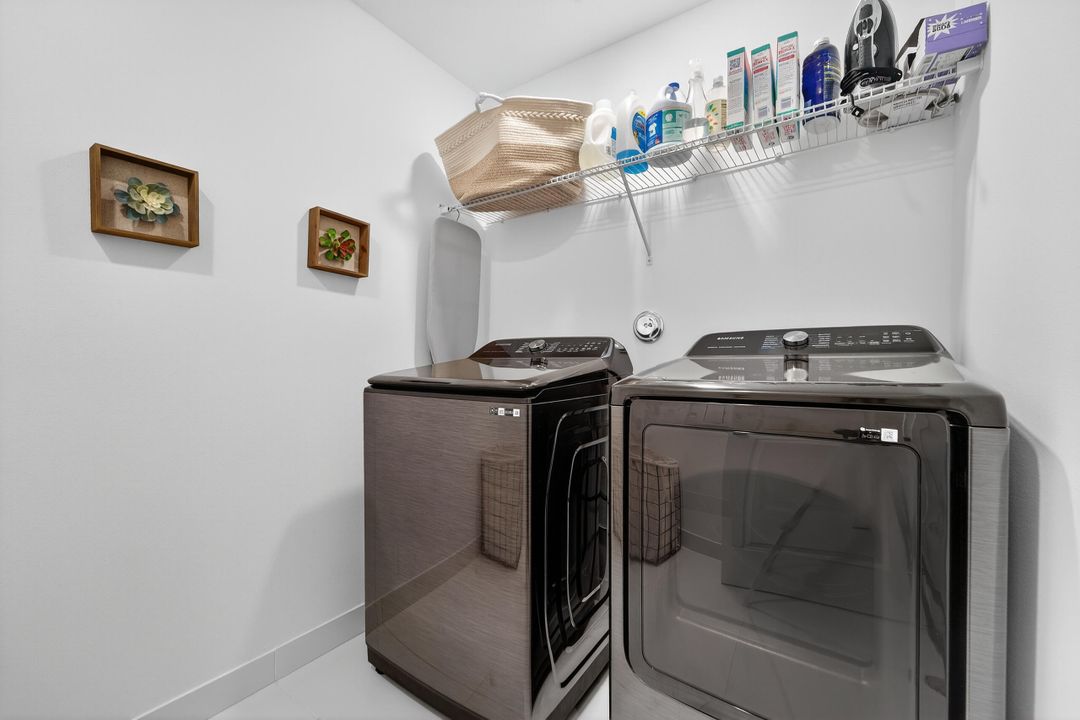 待售: $435,000 (3 贝兹, 2 浴室, 1974 平方英尺)