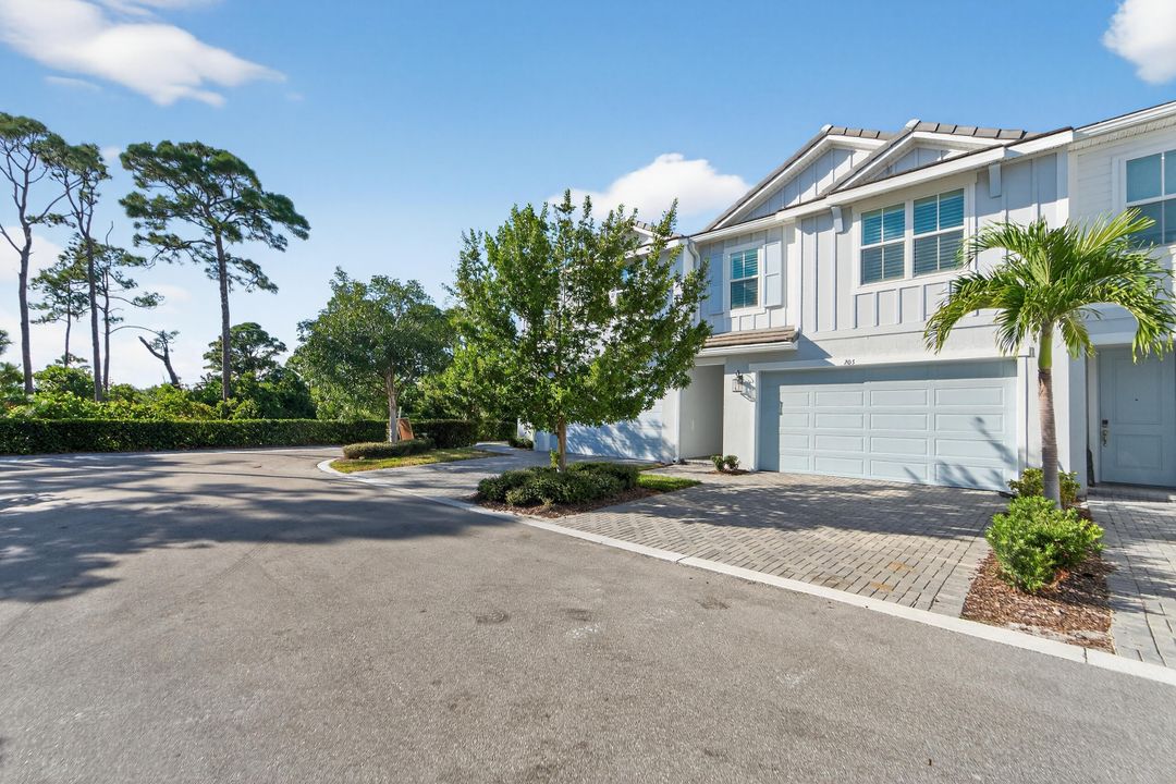 待售: $435,000 (3 贝兹, 2 浴室, 1974 平方英尺)