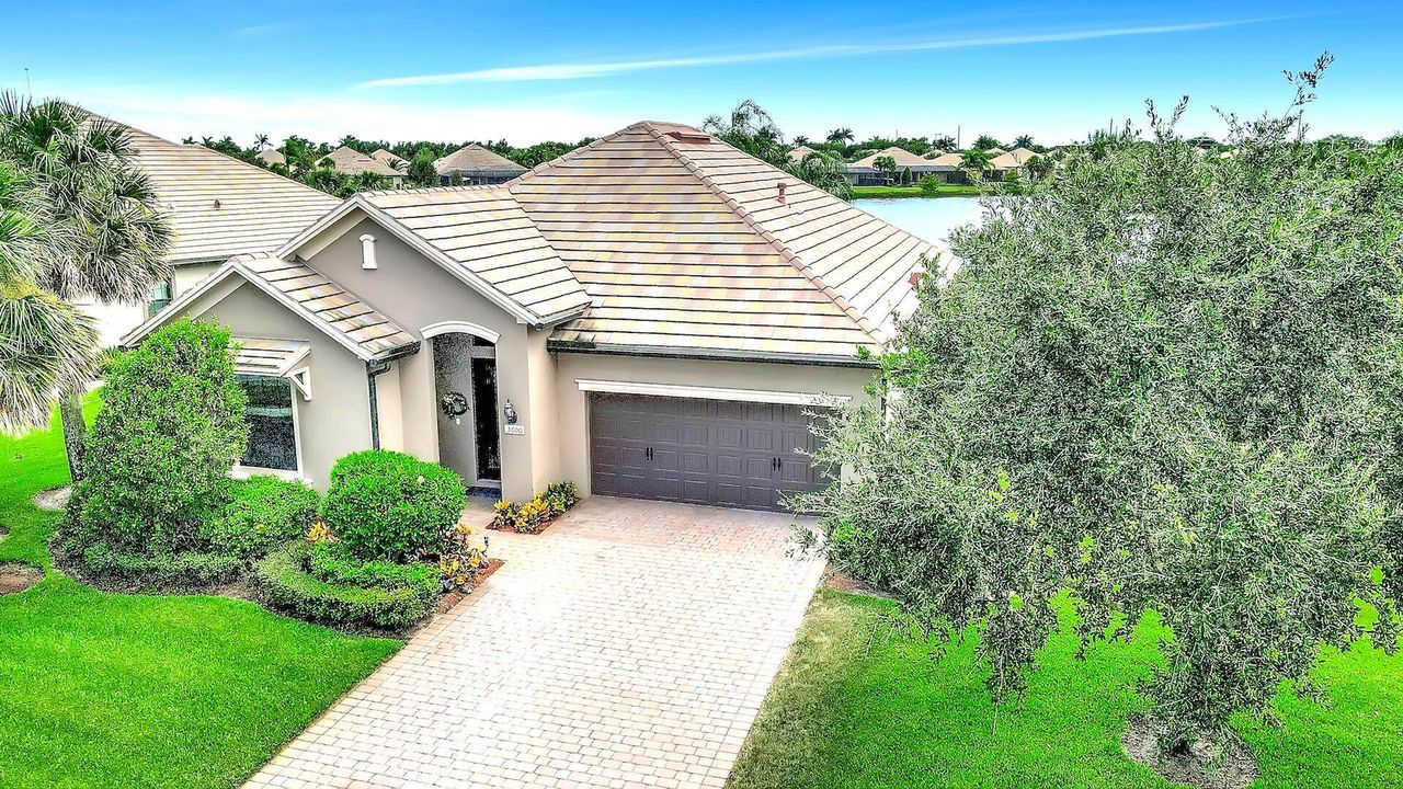 Activo con contrato: $8,500 (2 camas, 2 baños, 1840 Pies cuadrados)