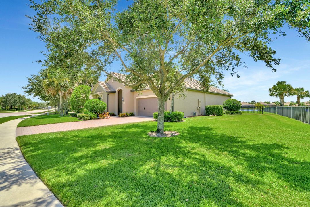 Activo con contrato: $8,500 (2 camas, 2 baños, 1840 Pies cuadrados)