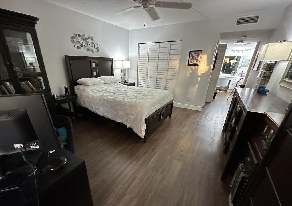 Active With Contract: $269,500 (2 beds, 2 baths, 1254 Square Feet)