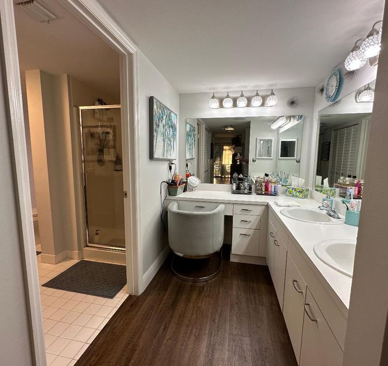 Active With Contract: $269,500 (2 beds, 2 baths, 1254 Square Feet)