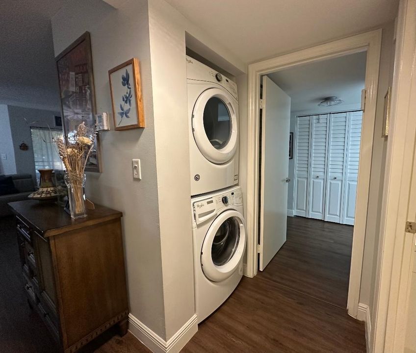 Active With Contract: $269,500 (2 beds, 2 baths, 1254 Square Feet)