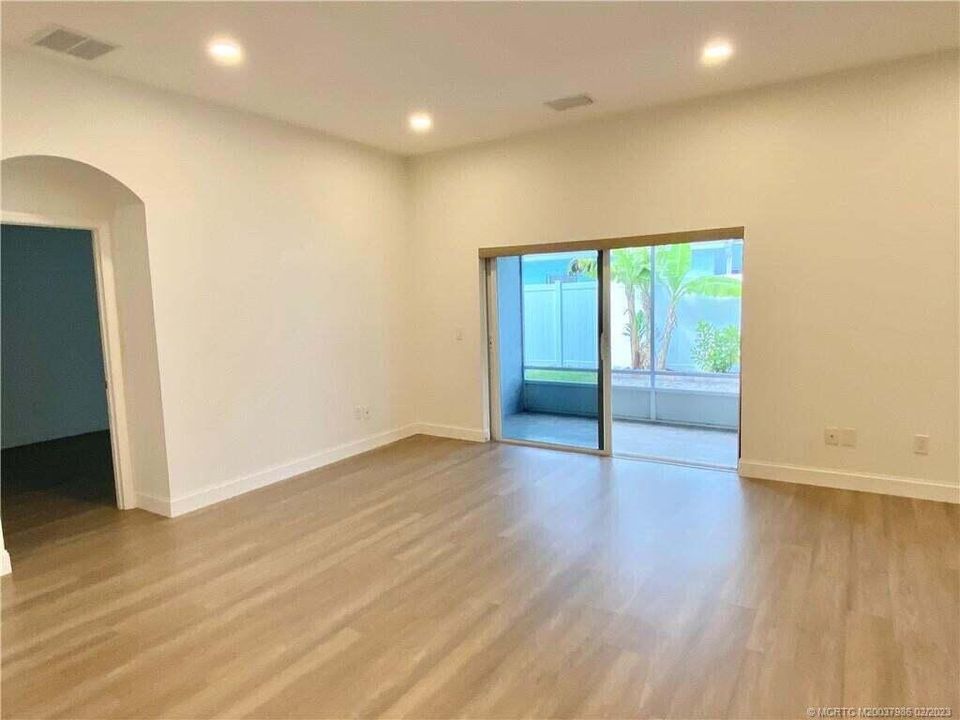 For Rent: $2,800 (3 beds, 2 baths, 1846 Square Feet)