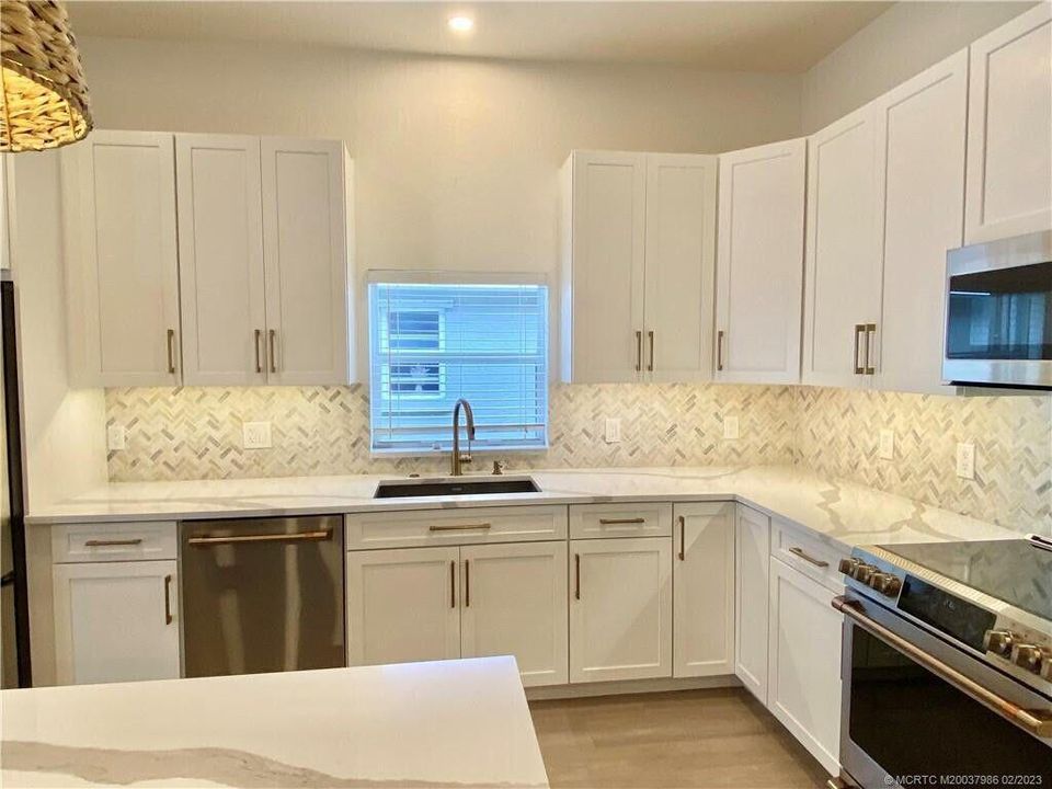 For Rent: $2,800 (3 beds, 2 baths, 1846 Square Feet)