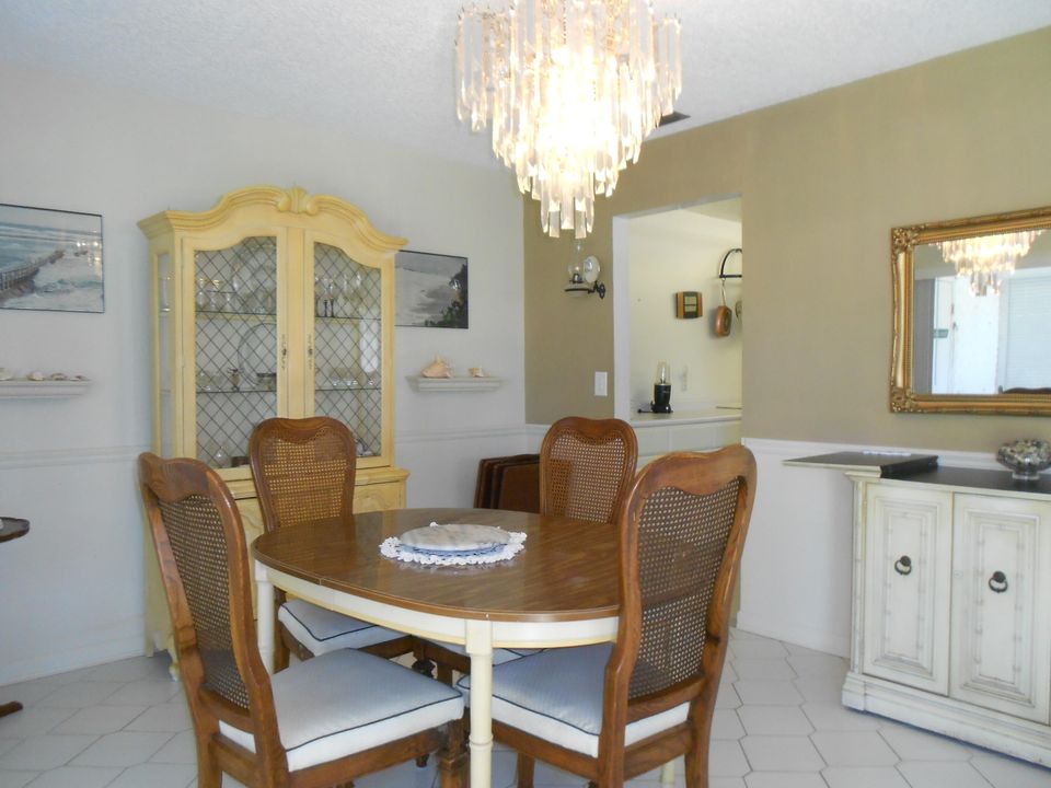 Active With Contract: $2,400 (2 beds, 2 baths, 1238 Square Feet)