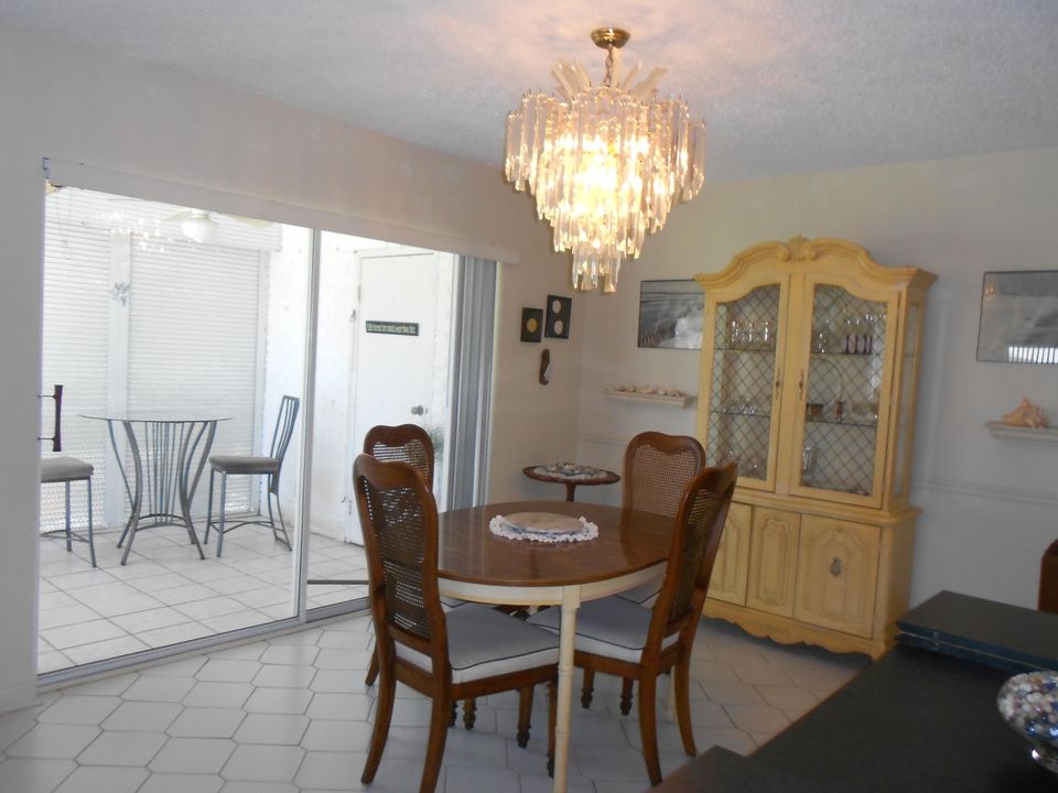 Active With Contract: $2,400 (2 beds, 2 baths, 1238 Square Feet)
