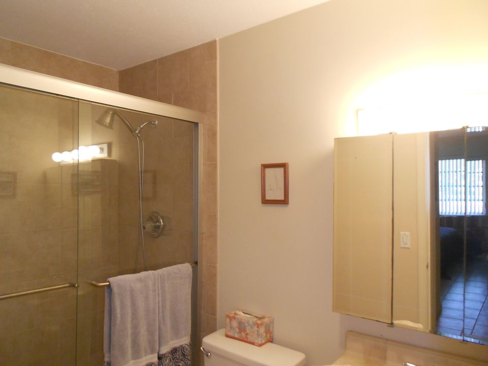 Active With Contract: $2,400 (2 beds, 2 baths, 1238 Square Feet)