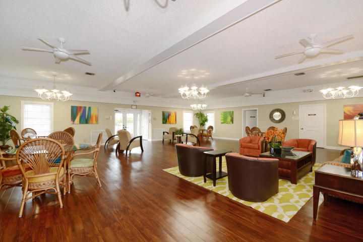 Active With Contract: $2,400 (2 beds, 2 baths, 1238 Square Feet)