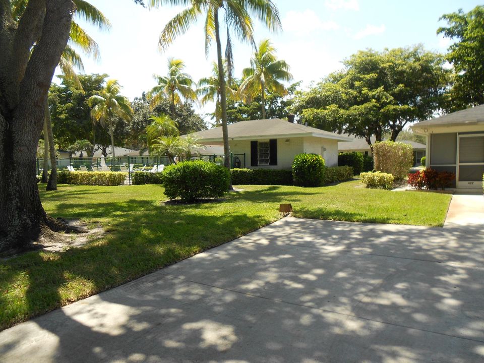 Active With Contract: $2,400 (2 beds, 2 baths, 1238 Square Feet)