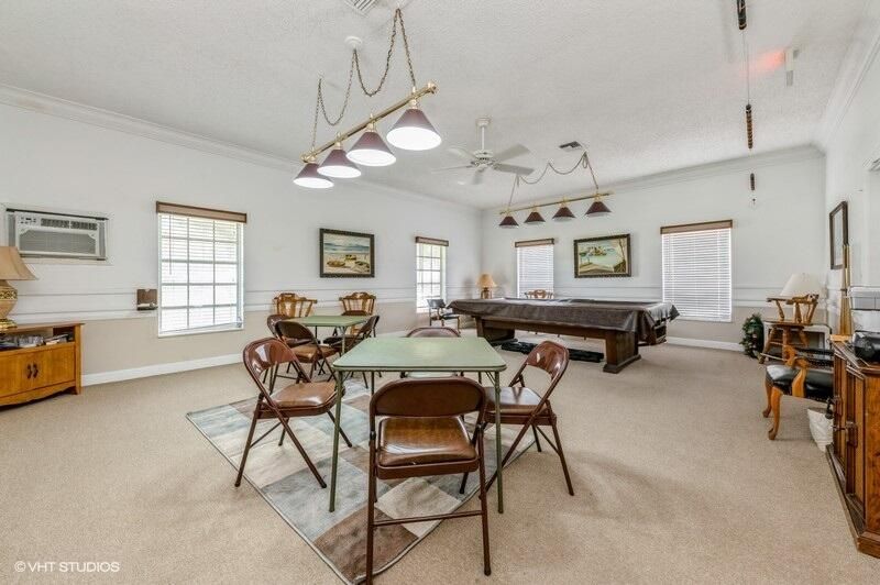 Active With Contract: $2,400 (2 beds, 2 baths, 1238 Square Feet)