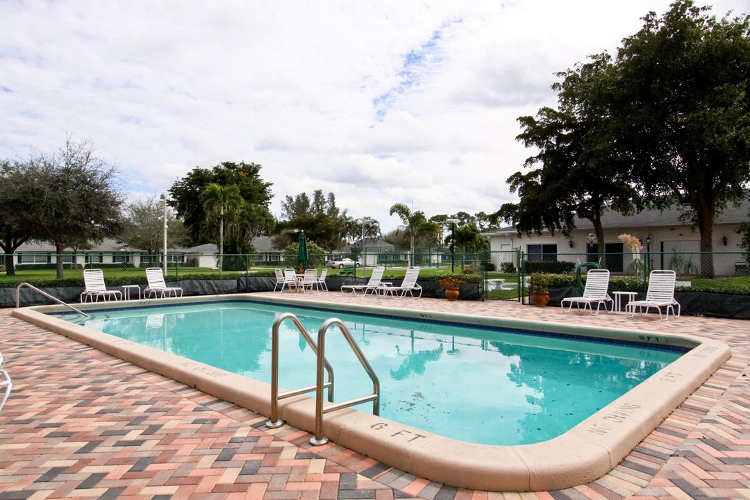 Active With Contract: $2,400 (2 beds, 2 baths, 1238 Square Feet)