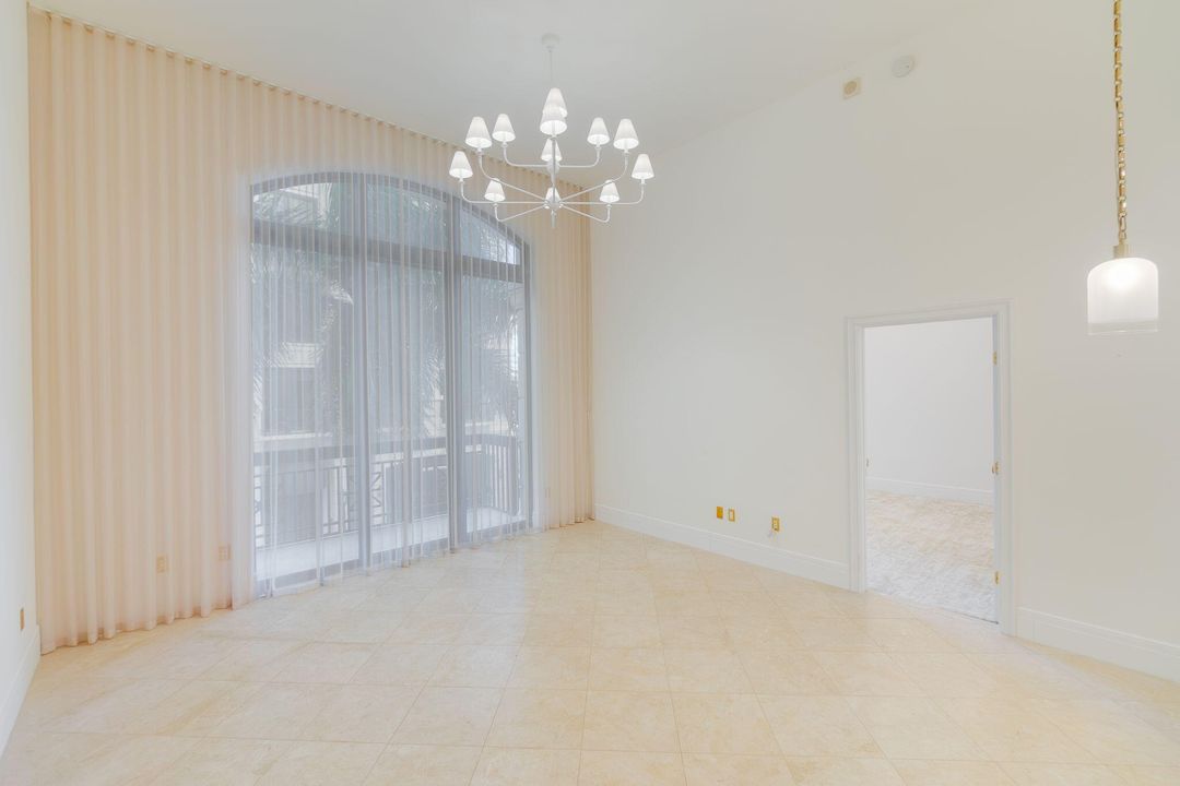 Под контрактом: $4,500 (1 спален, 1 ванн, 1020 Квадратных фут)