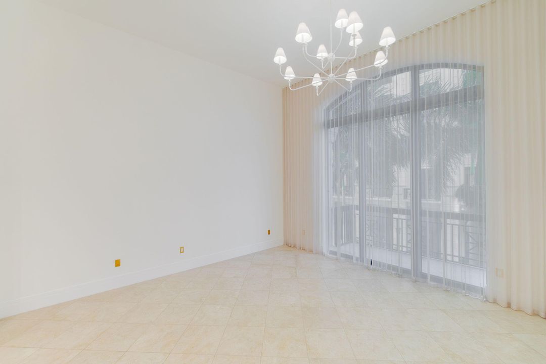 Под контрактом: $4,500 (1 спален, 1 ванн, 1020 Квадратных фут)