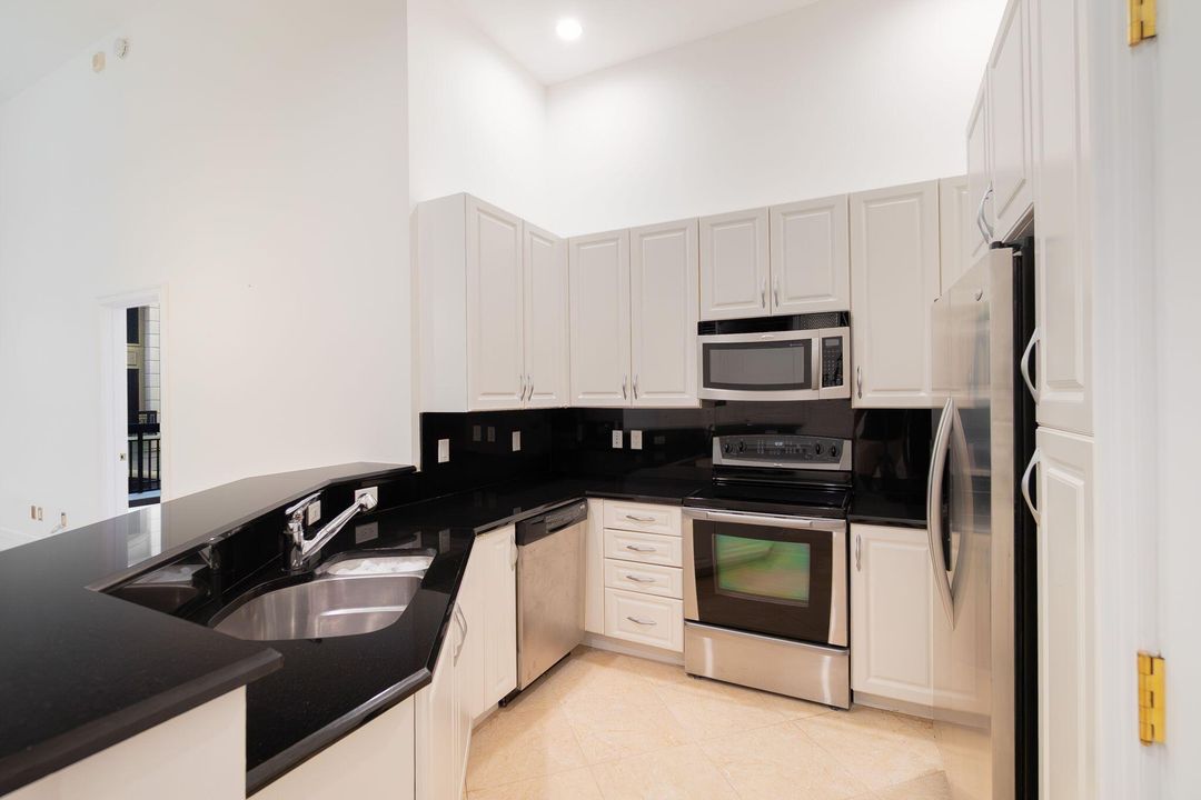 Под контрактом: $4,500 (1 спален, 1 ванн, 1020 Квадратных фут)