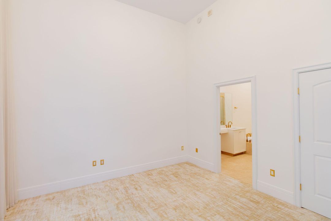 Под контрактом: $4,500 (1 спален, 1 ванн, 1020 Квадратных фут)