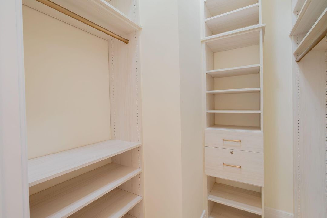 Под контрактом: $4,500 (1 спален, 1 ванн, 1020 Квадратных фут)