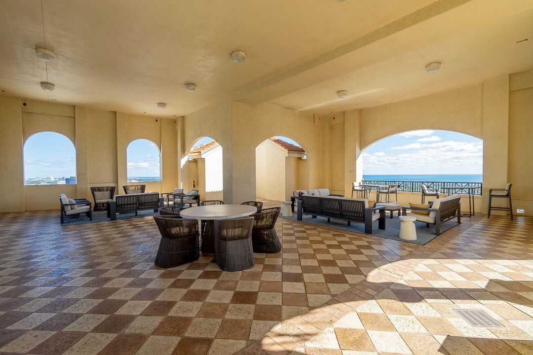 Под контрактом: $4,500 (1 спален, 1 ванн, 1020 Квадратных фут)