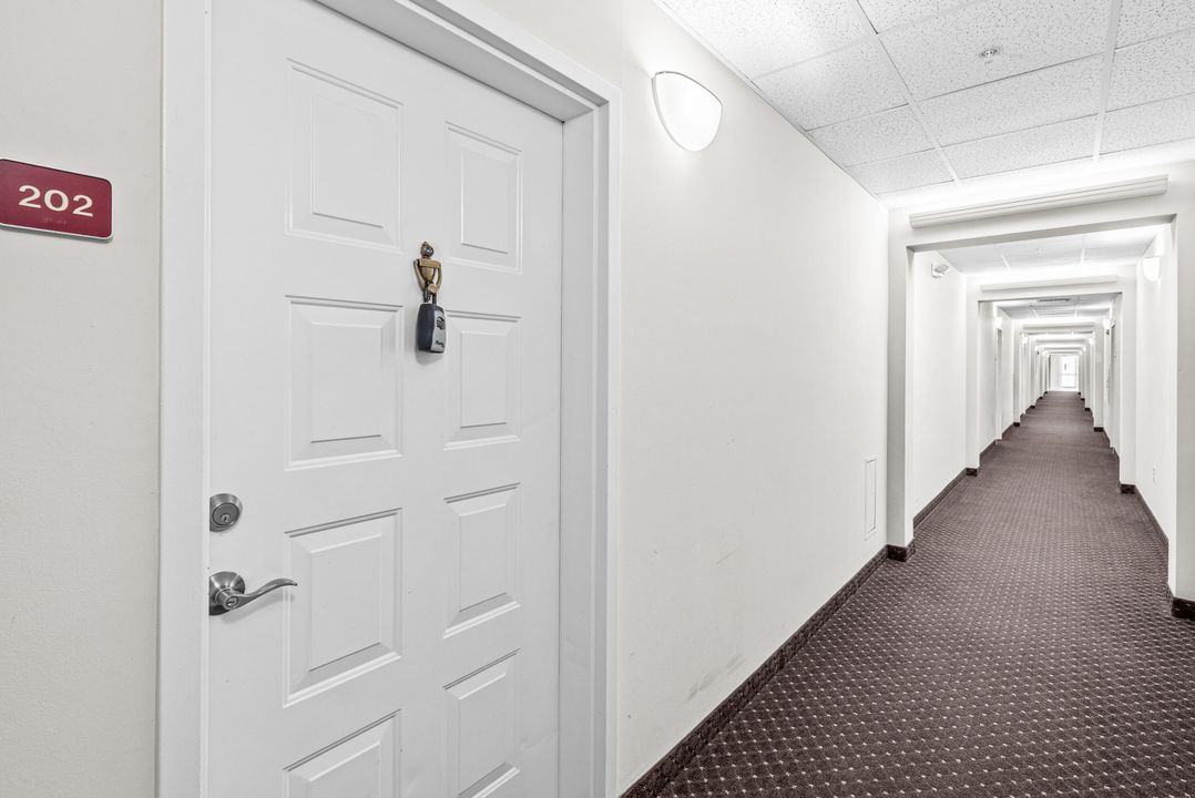 Active With Contract: $350,000 (2 beds, 2 baths, 1131 Square Feet)