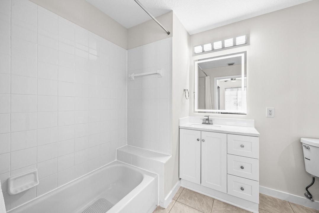 Active With Contract: $350,000 (2 beds, 2 baths, 1131 Square Feet)