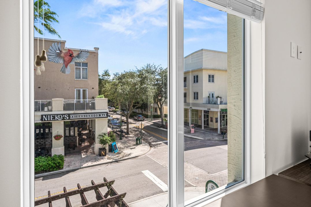 Active With Contract: $350,000 (2 beds, 2 baths, 1131 Square Feet)