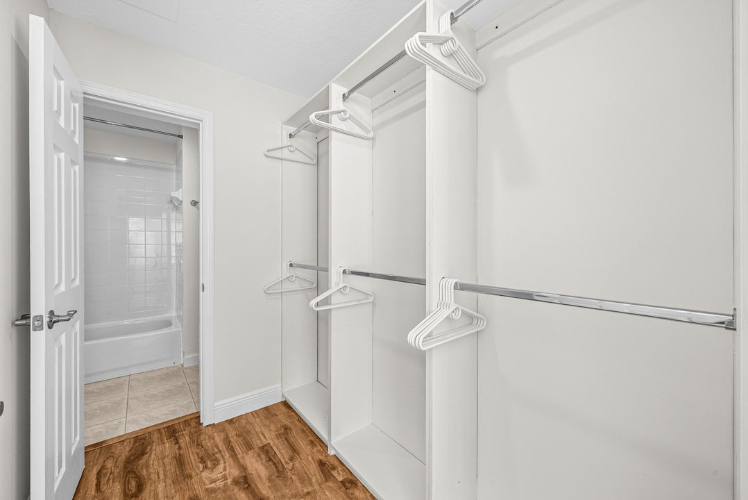 Active With Contract: $350,000 (2 beds, 2 baths, 1131 Square Feet)