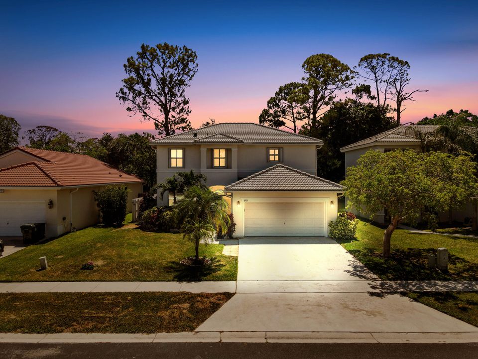 Active With Contract: $599,900 (5 beds, 3 baths, 2372 Square Feet)