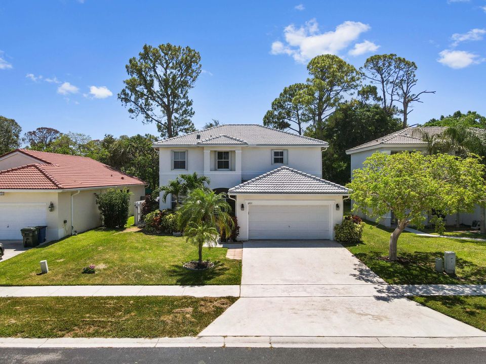 Active With Contract: $599,900 (5 beds, 3 baths, 2372 Square Feet)