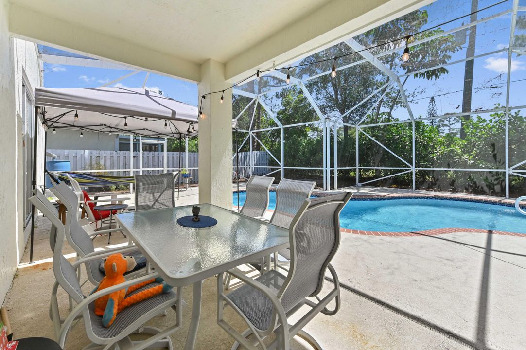 Active With Contract: $599,900 (5 beds, 3 baths, 2372 Square Feet)