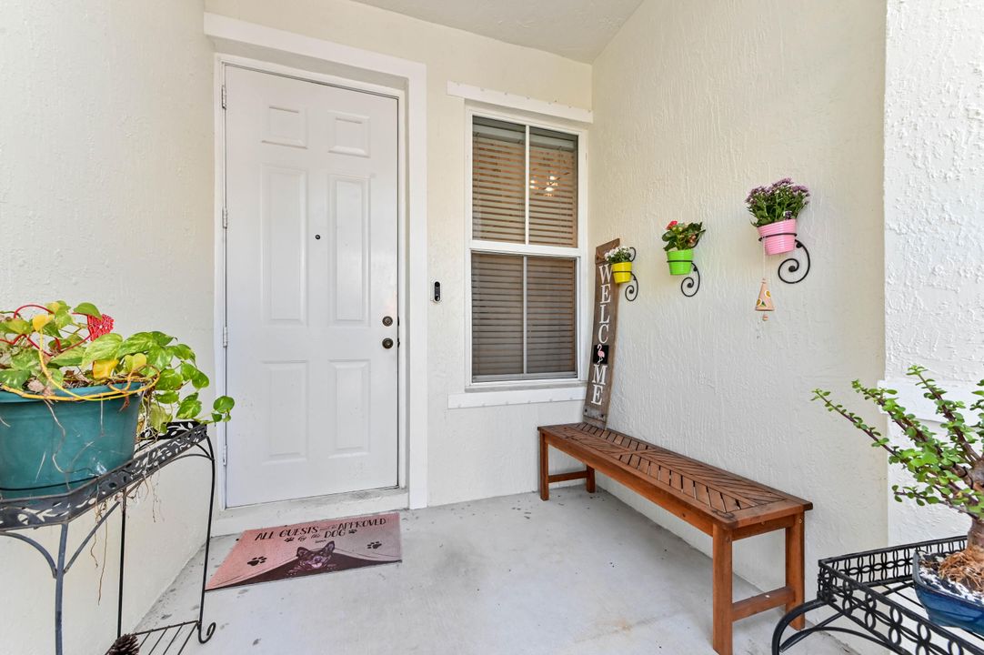 Active With Contract: $599,900 (5 beds, 3 baths, 2372 Square Feet)